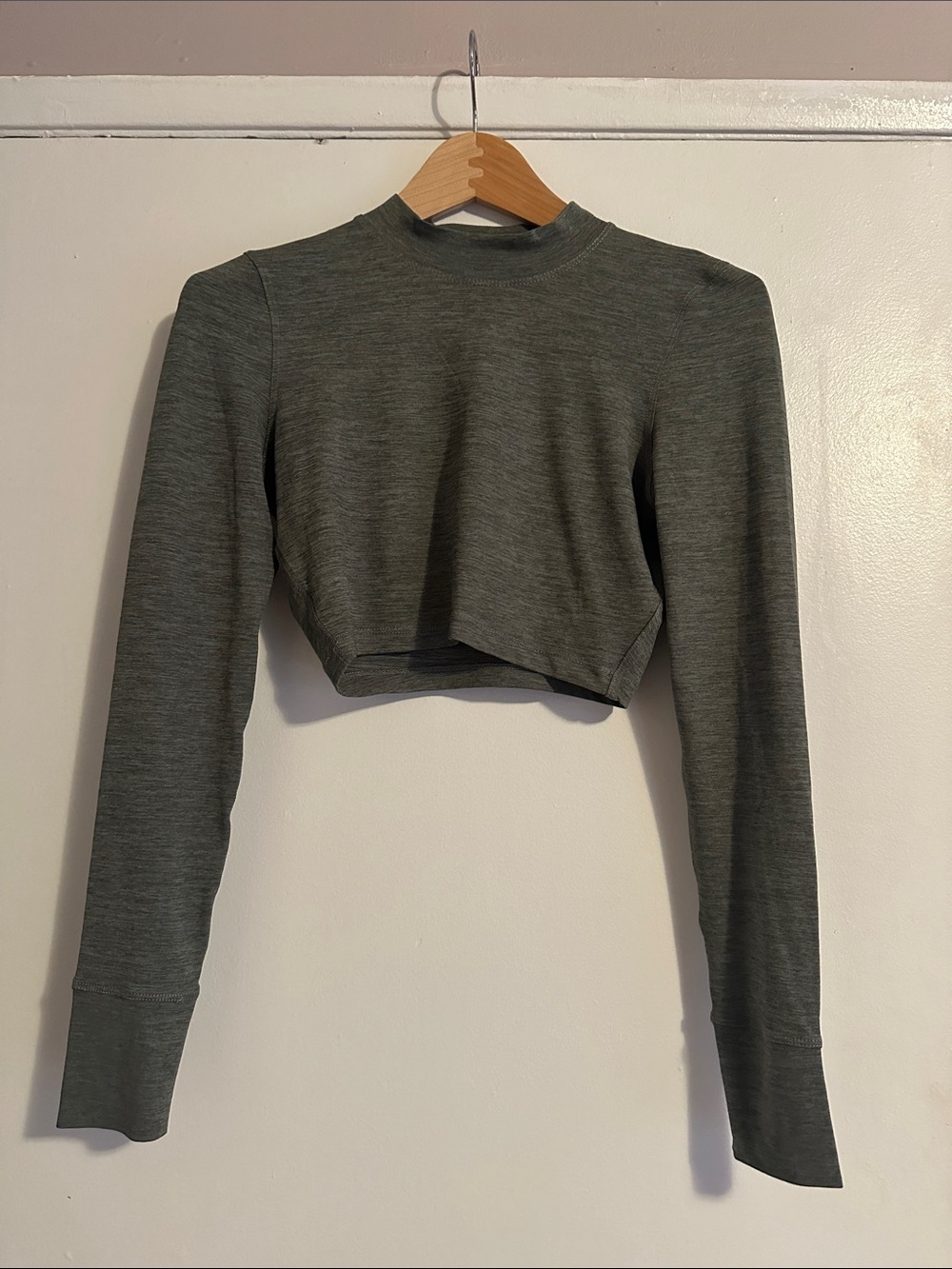 Vuori Olive Green Long-Sleeve Cropped Top